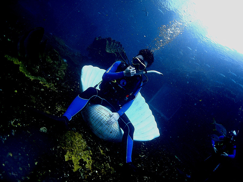 如何控制中性浮力？